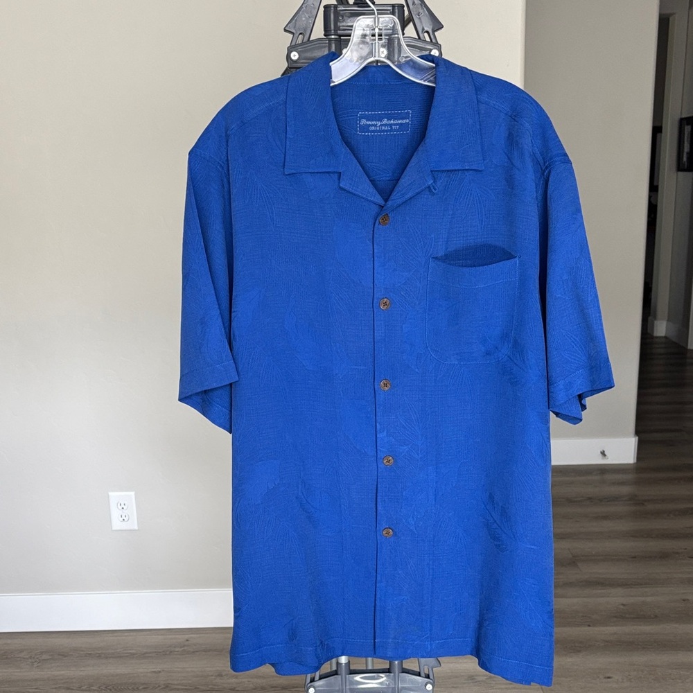 TOMMY BAHAMA Silk Hawaiian Shirt Men's (Medium)